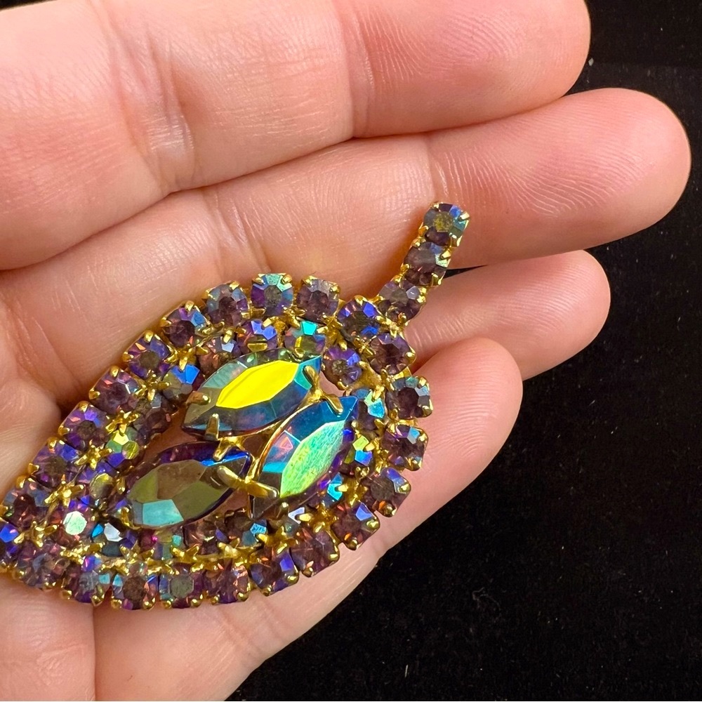 Vintage Prong Set AB Rhinestone Leaf Brooch w/ Gold Tone Setting - Picture 6 of 6